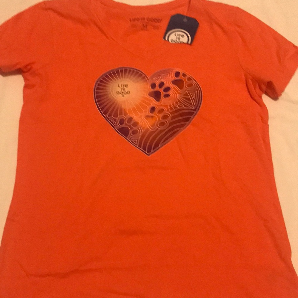 NWT Life is Good paw heart t-shirt